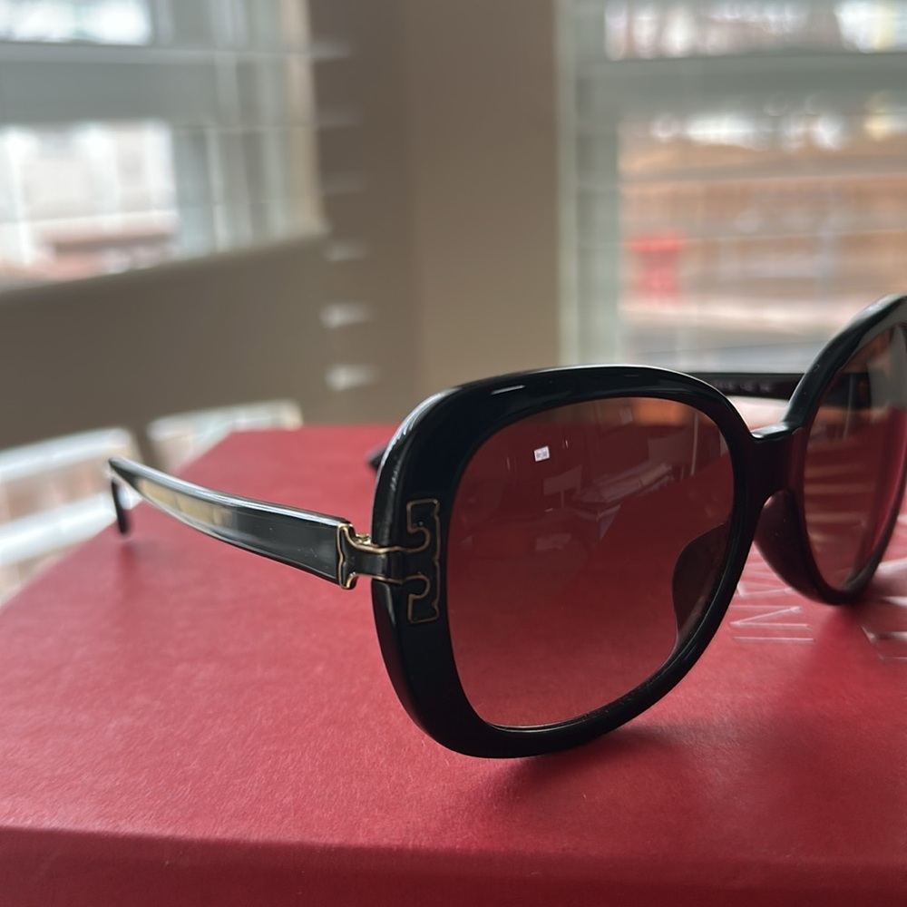 Tory Burch Black Frame Sunglasses with Brown Gradient Lenses - Picture 2 of 11